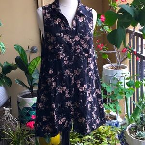 ✨En Creme Black Sleeveless Floral Print Top✨